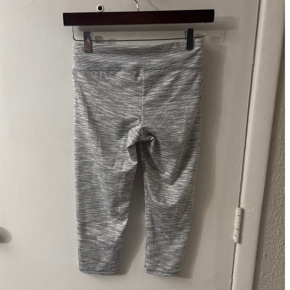 Danskin Grey/White Capri Legging S Exercise Athleisure Activewear Cozycore Comfy - Picture 4 of 11